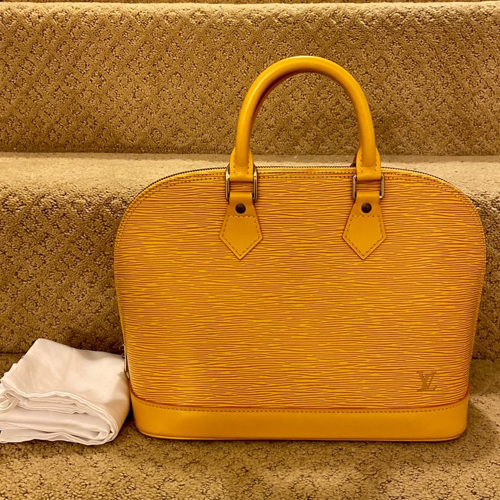 AUthentic Louis Vuitton vintage Jaune epi Alma